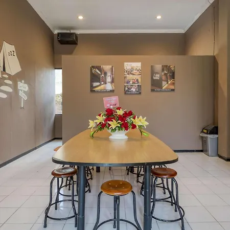 Reddoorz Hostel Near Malang Train Station 3-3